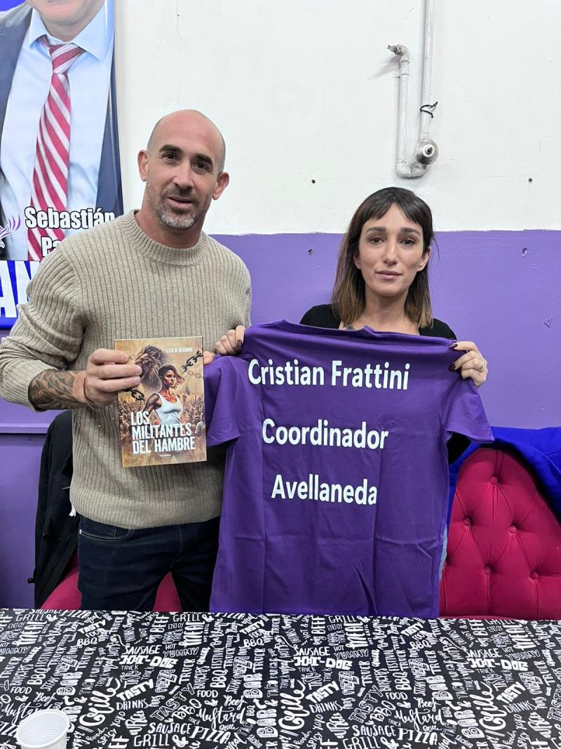 Leila Gianni presentó su libro en el local de La Libertad Avanza en Avellaneda